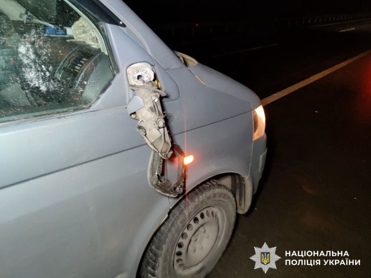 На фото зображено автомобіль, який є учасником ДТП.