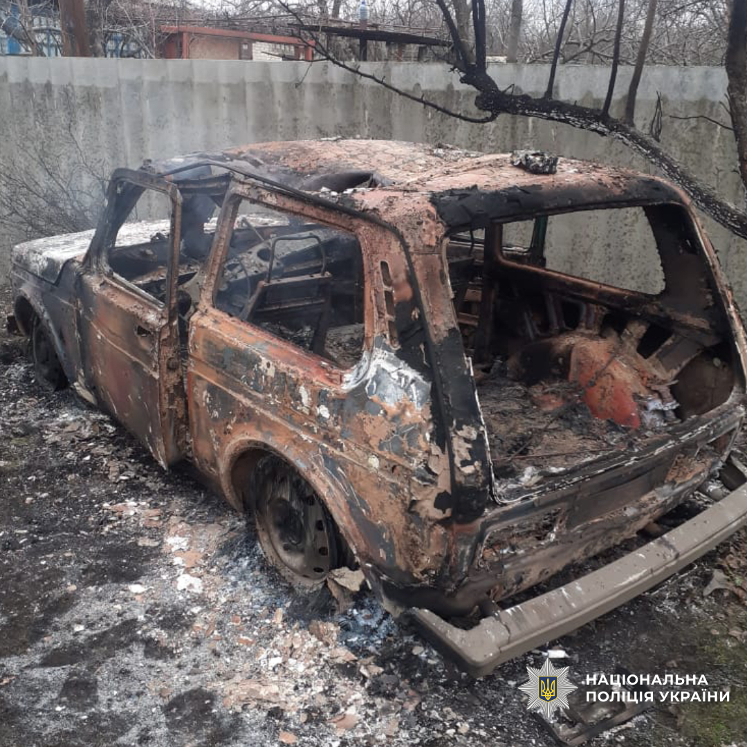 росіяни атакували цивільний автомобіль на Ізюмщині: поліцейські документують черговий воєнний злочин