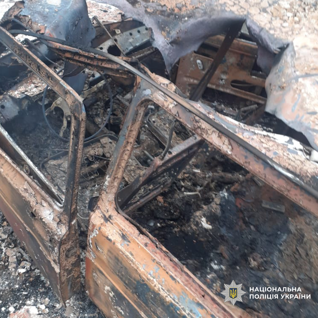росіяни атакували цивільний автомобіль на Ізюмщині: поліцейські документують черговий воєнний злочин