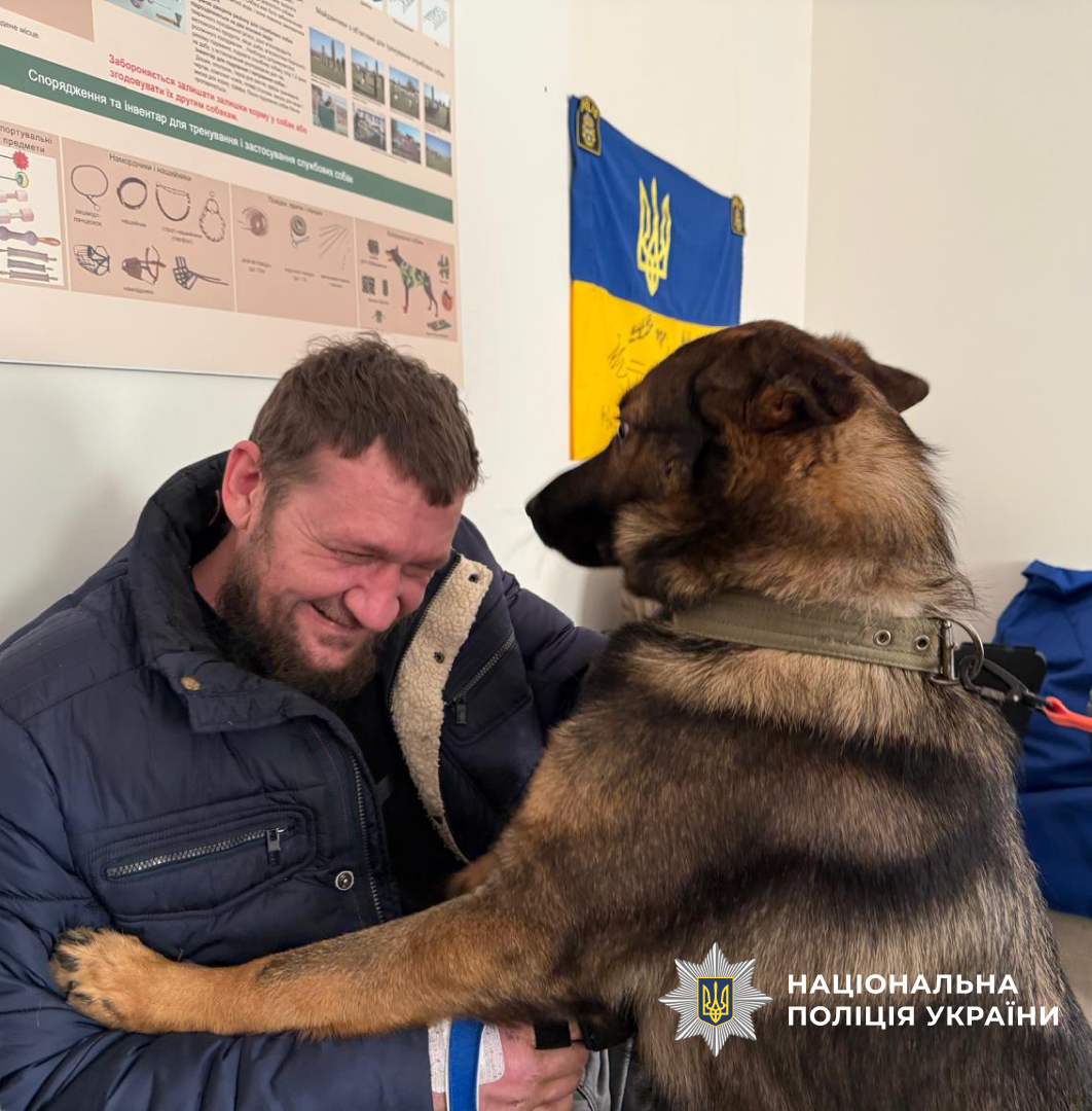 Поліцейська вівчарка "Бандит" разом із захисником