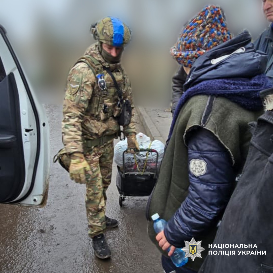 Поліцейські Куп’янщини під ворожими атаками евакуювали поранених цивільних та знешкодили БпЛА