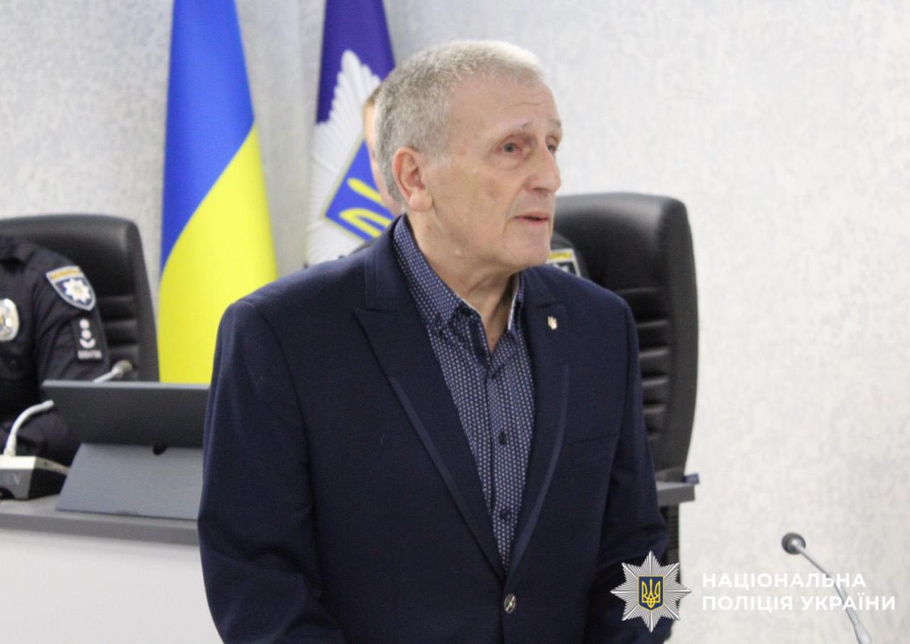 На фото зобраюений ветеран ОВС