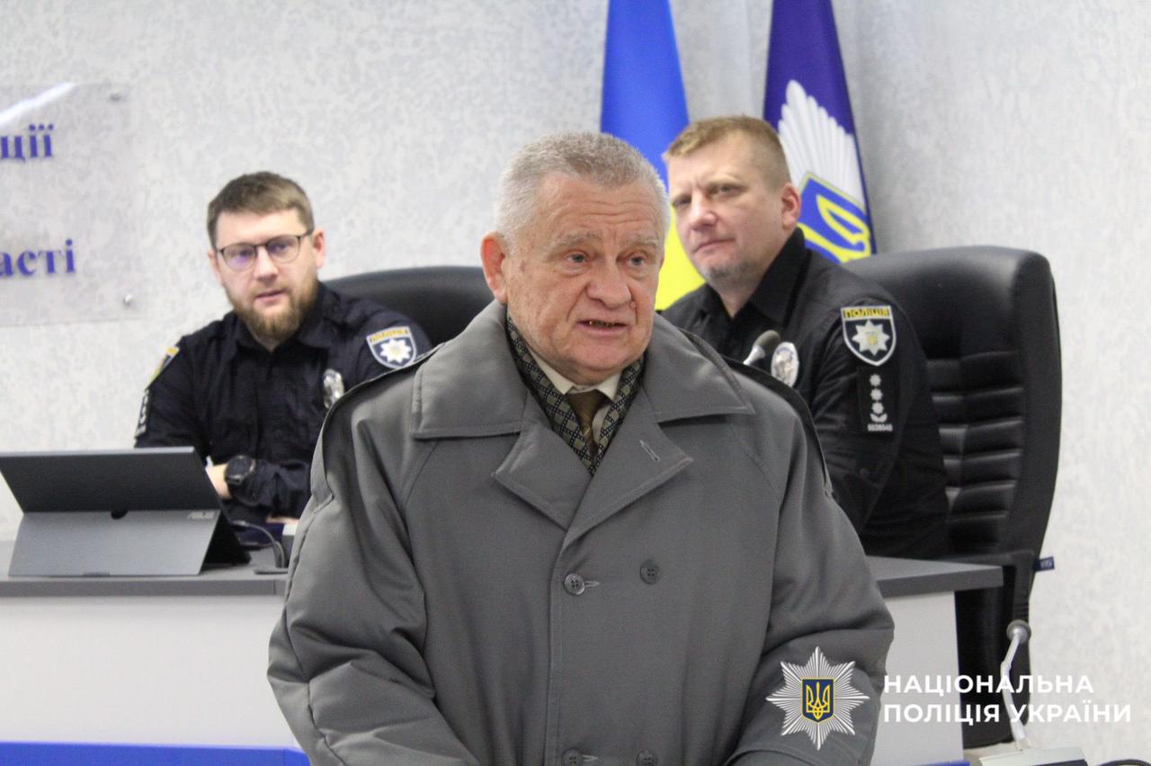 На фото зобраюений ветеран ОВС