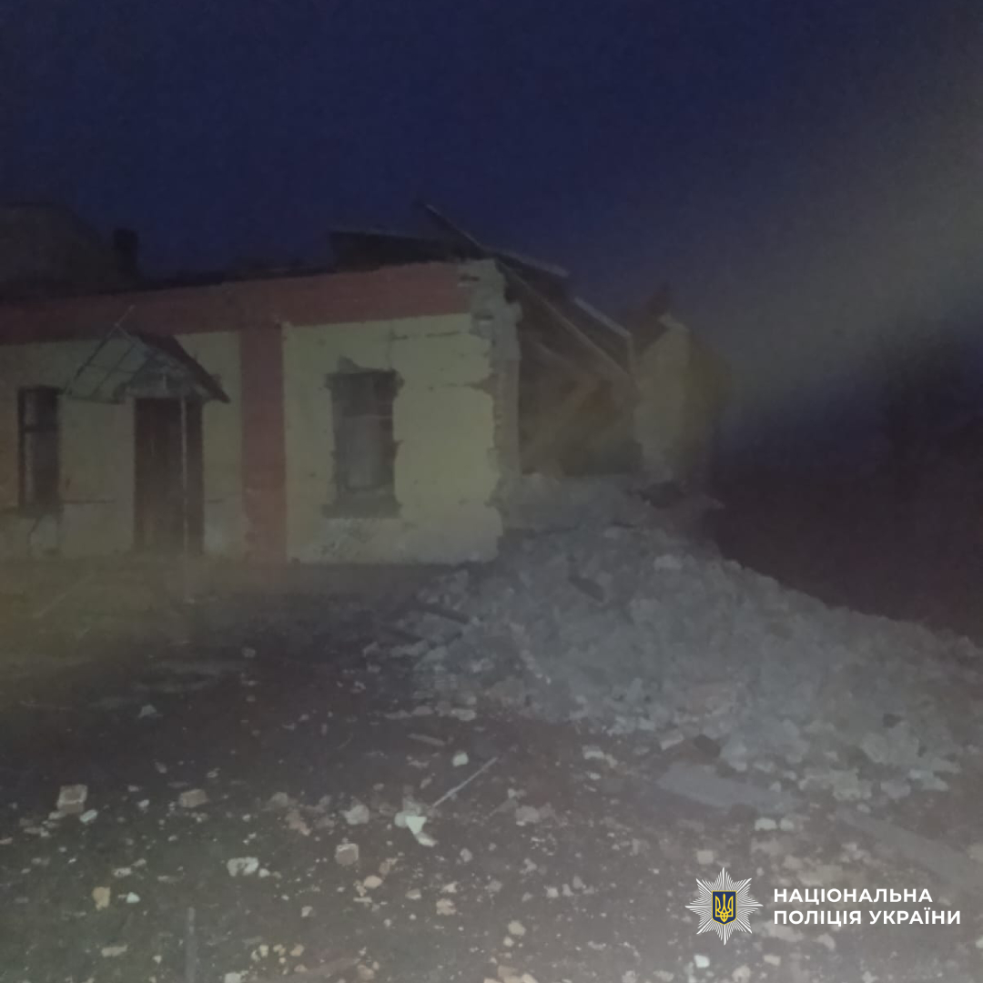 Загинуло подружжя: поліція документує наслідки авіаудару по місту Ізюм