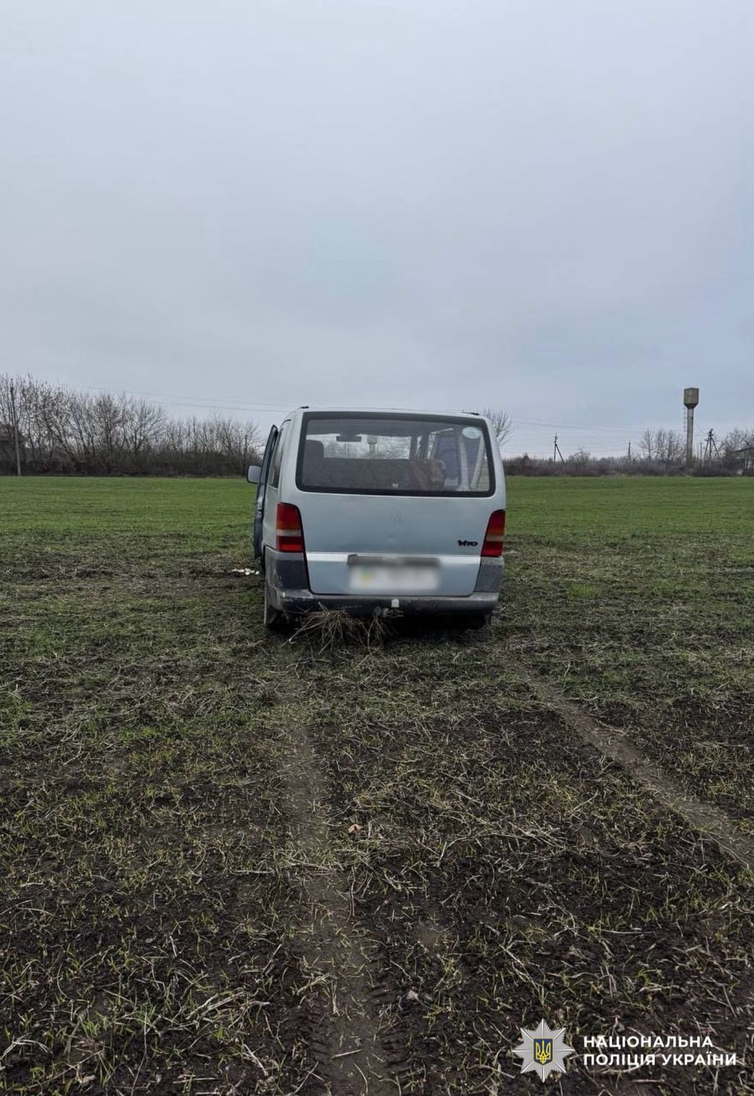 На фотографії зображено автомобіль, який є учасником ДТП.