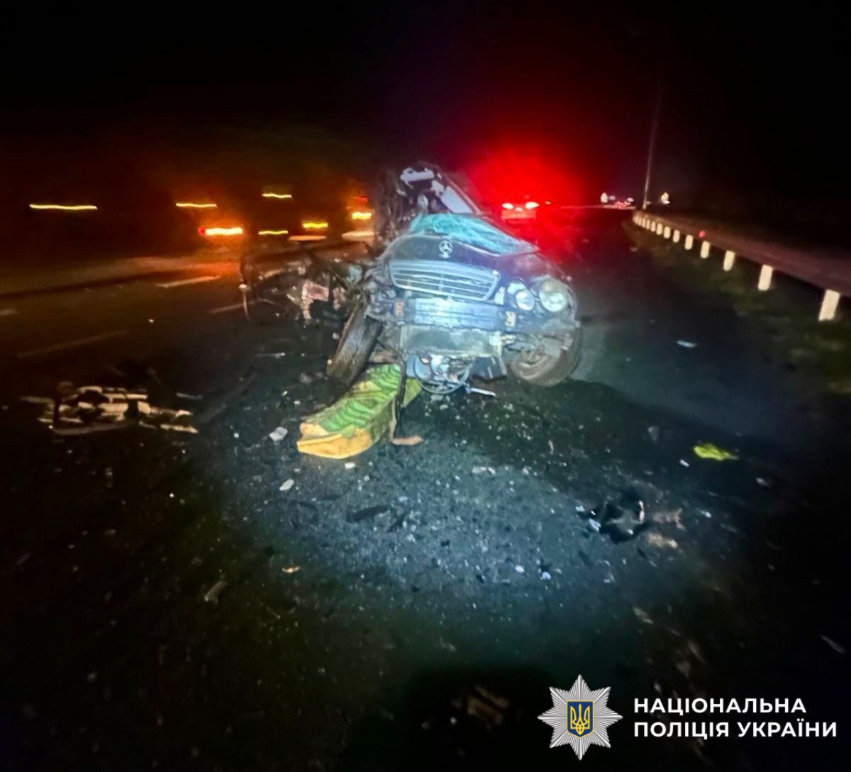 На фотографії зображено автомобіль, який є учасником ДТП.