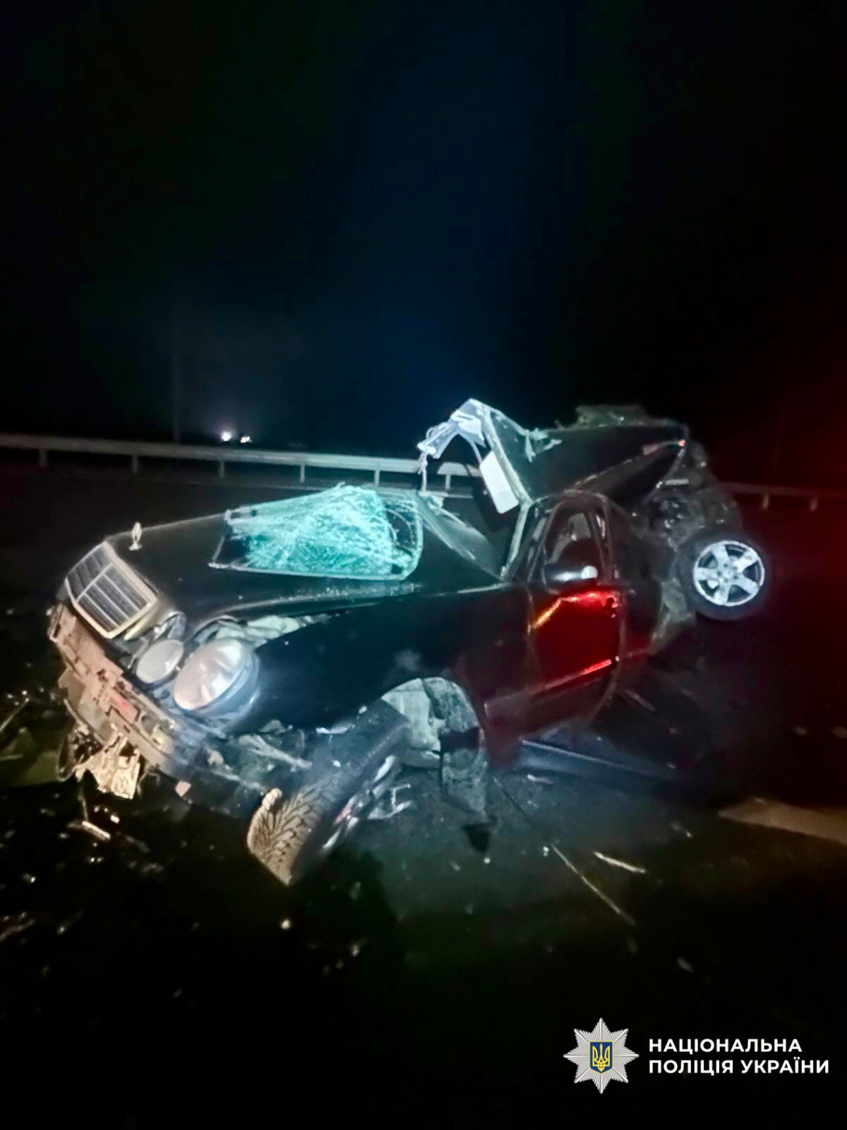 На фотографії зображено автомобіль, який є учасником ДТП.
