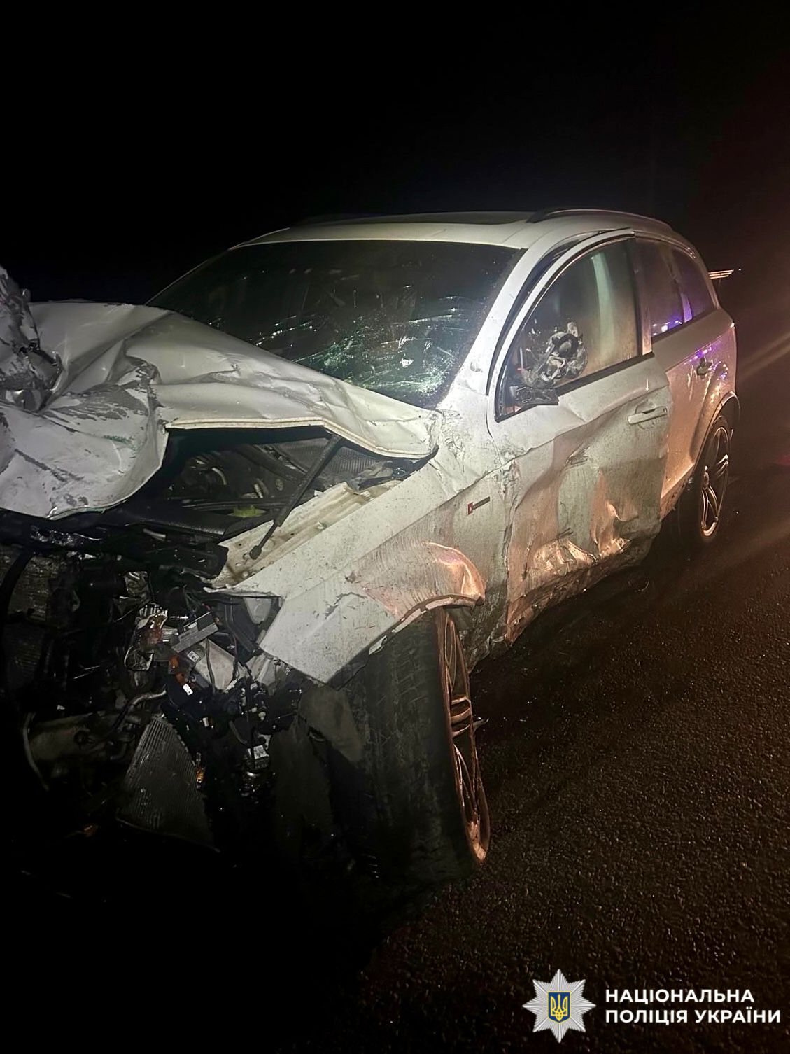 На фотографії зображено автомобіль, який є учасником ДТП.