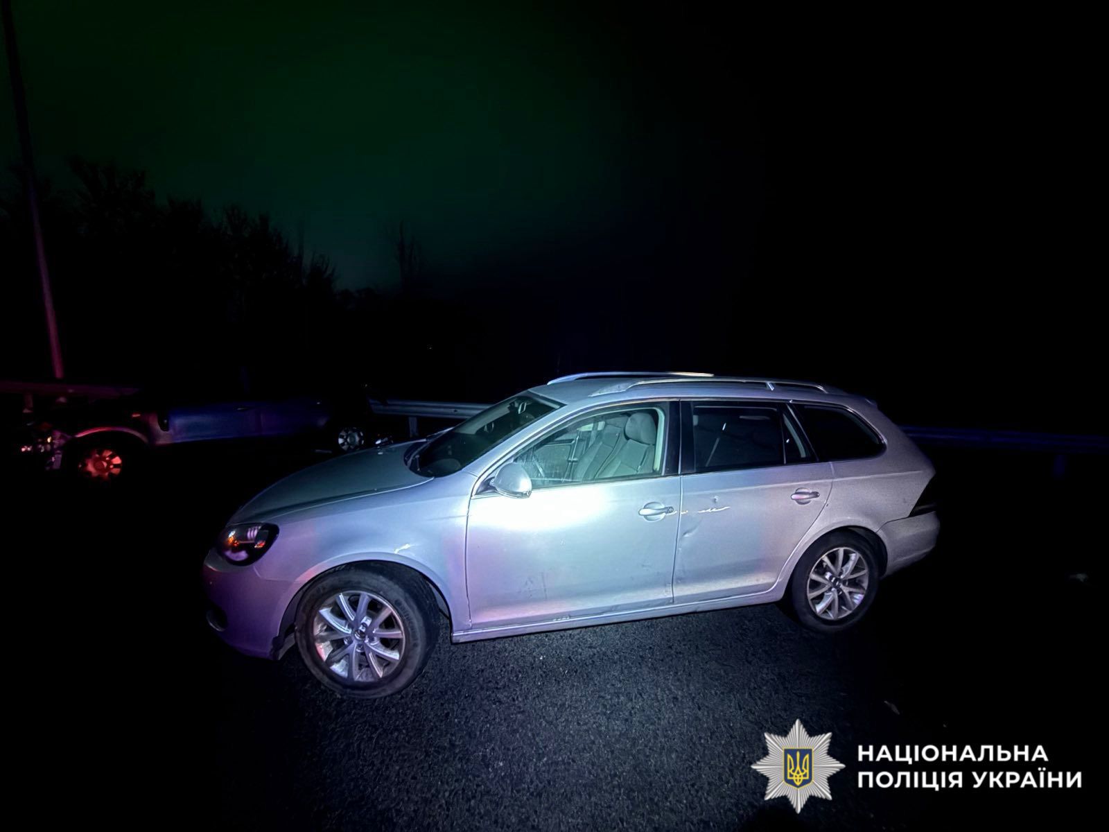 На фото зображений автомобіль на місці ДТП