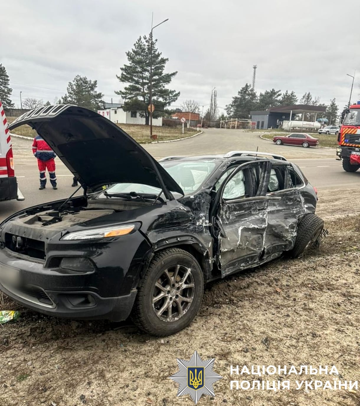 На фото пошкоджений легковий автомобіль.