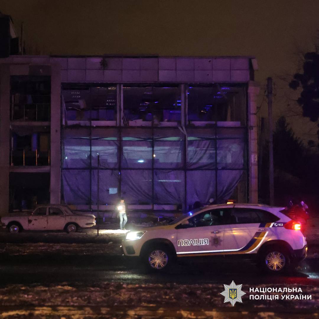 поліція документує наслідки ворожого удару