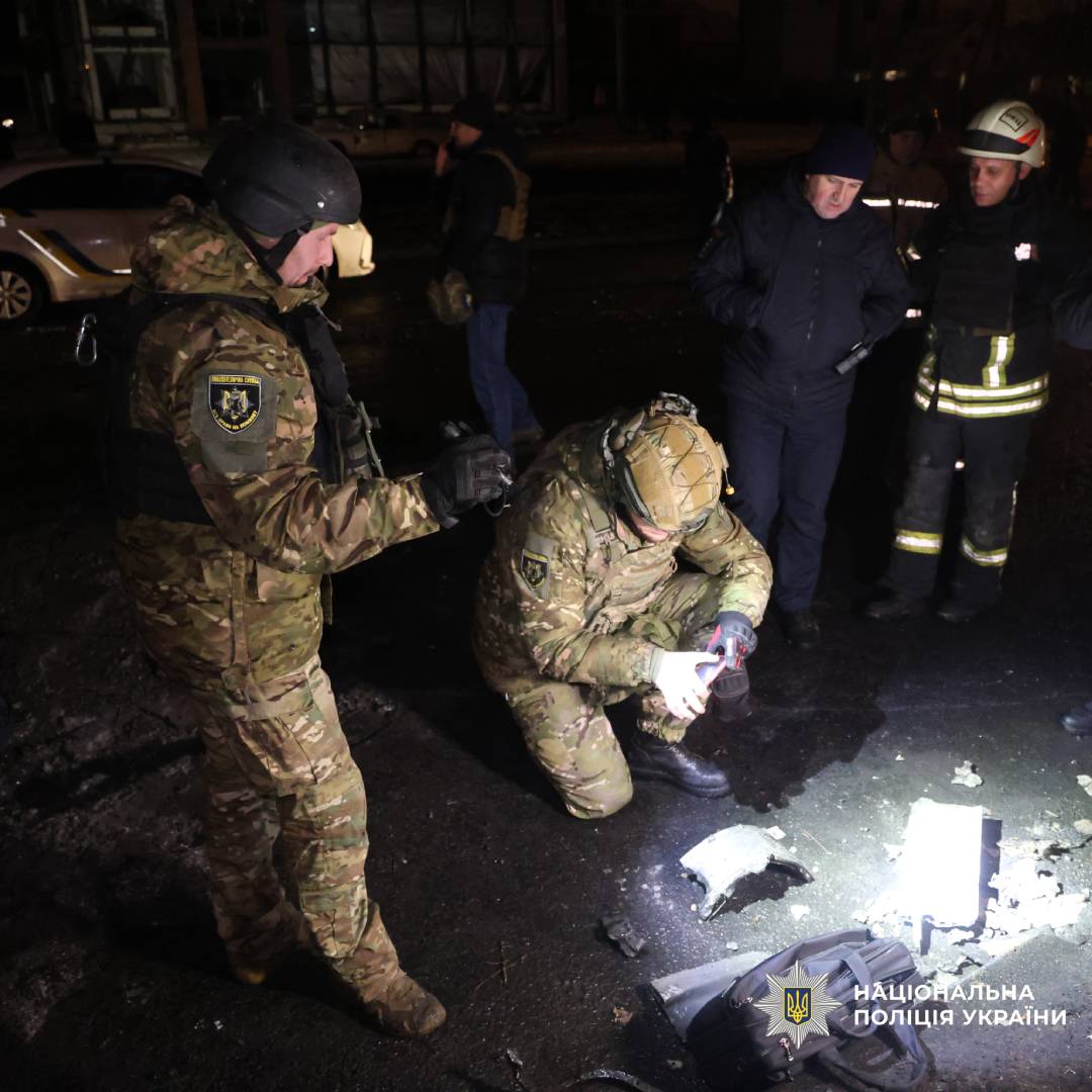 поліція документує наслідки ворожого удару