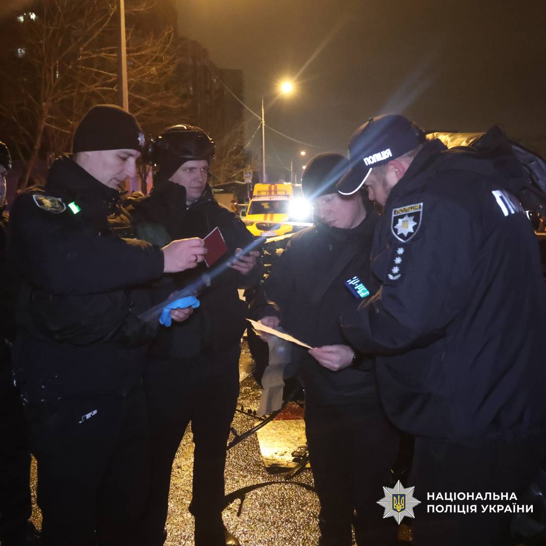 поліція документує наслідки ворожого удару