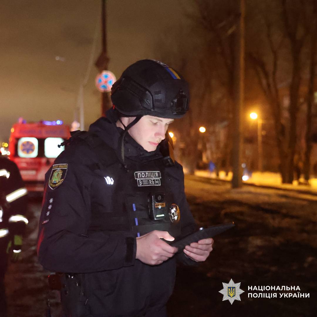 поліція документує наслідки ворожого удару