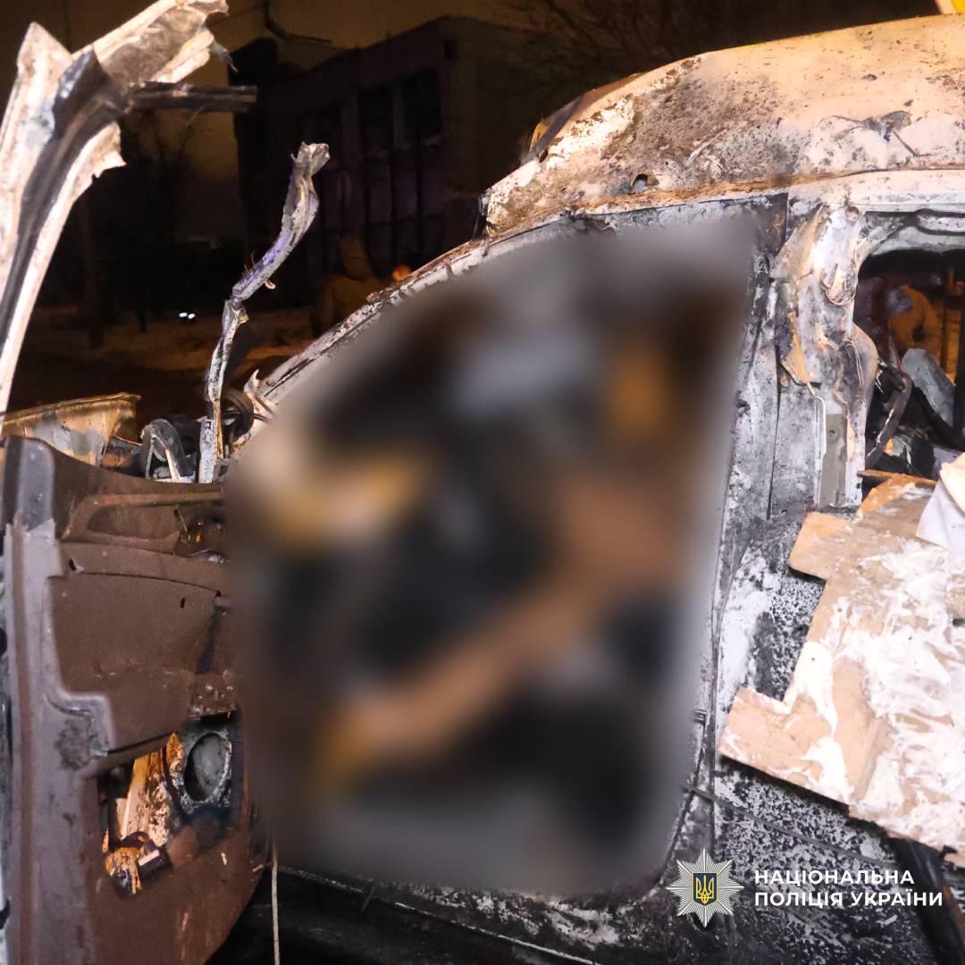 поліція документує наслідки ворожого удару