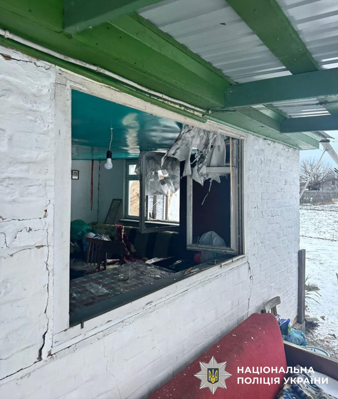 На фото пошкоджена частина будинку.