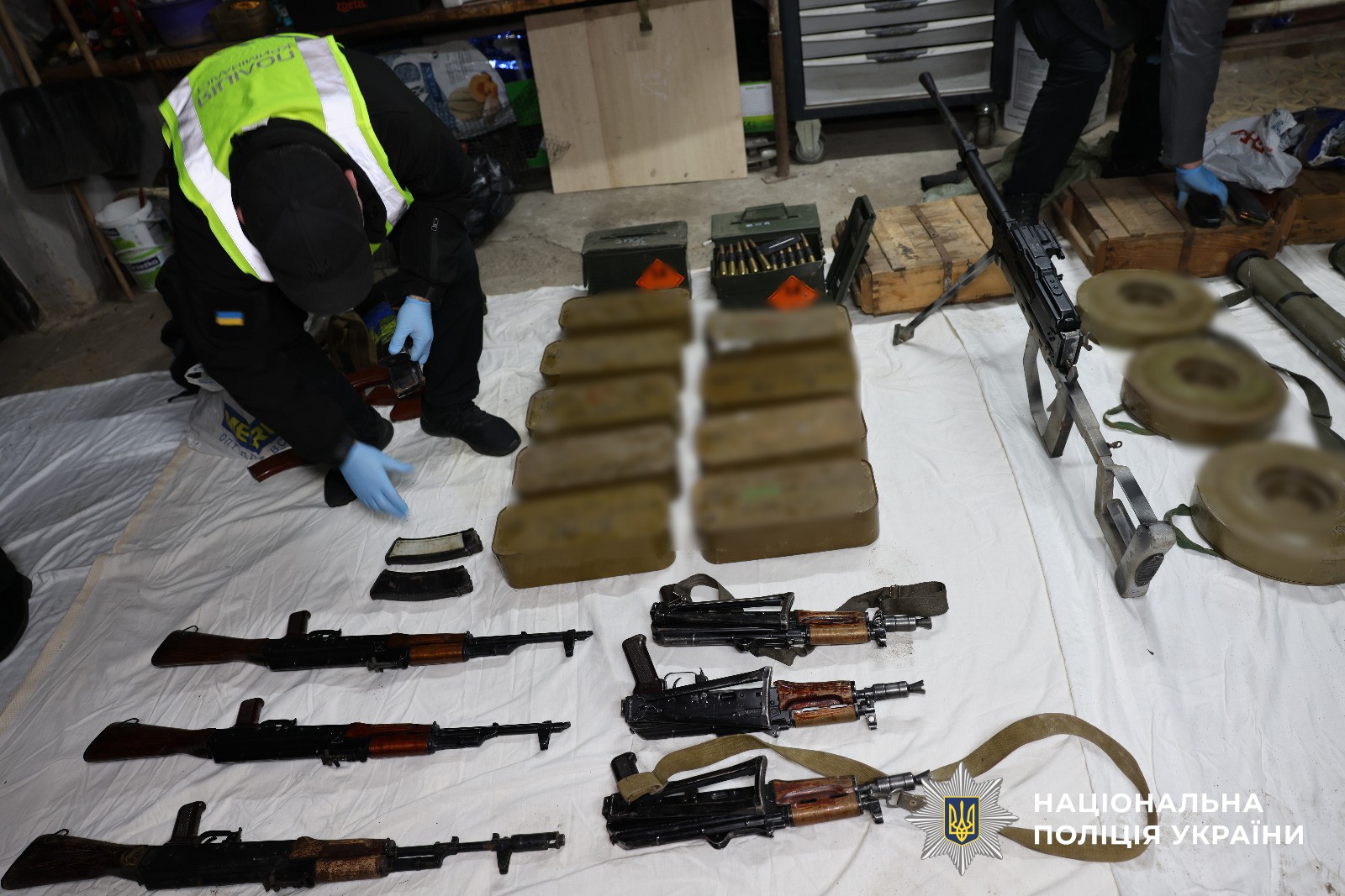Нацполіція ліквідувала масштабний канал нелегального збуту зброї