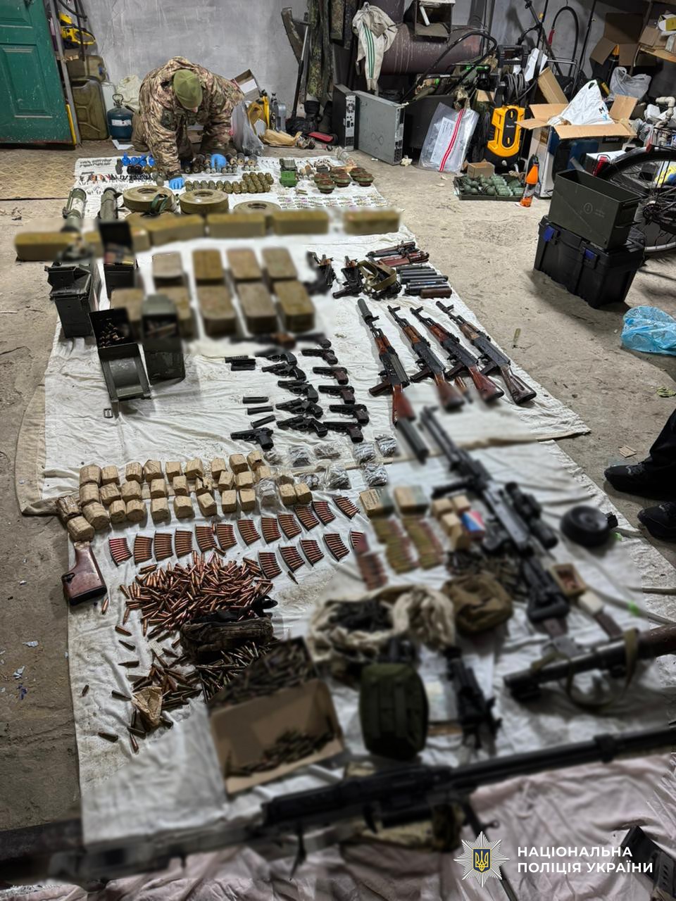 Нацполіція ліквідувала масштабний канал нелегального збуту зброї