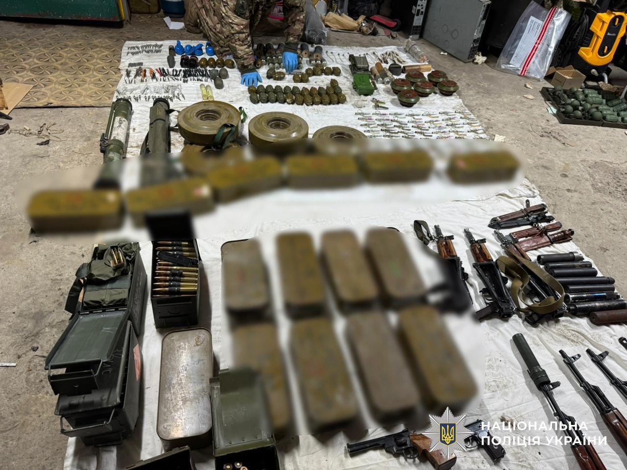 Нацполіція ліквідувала масштабний канал нелегального збуту зброї