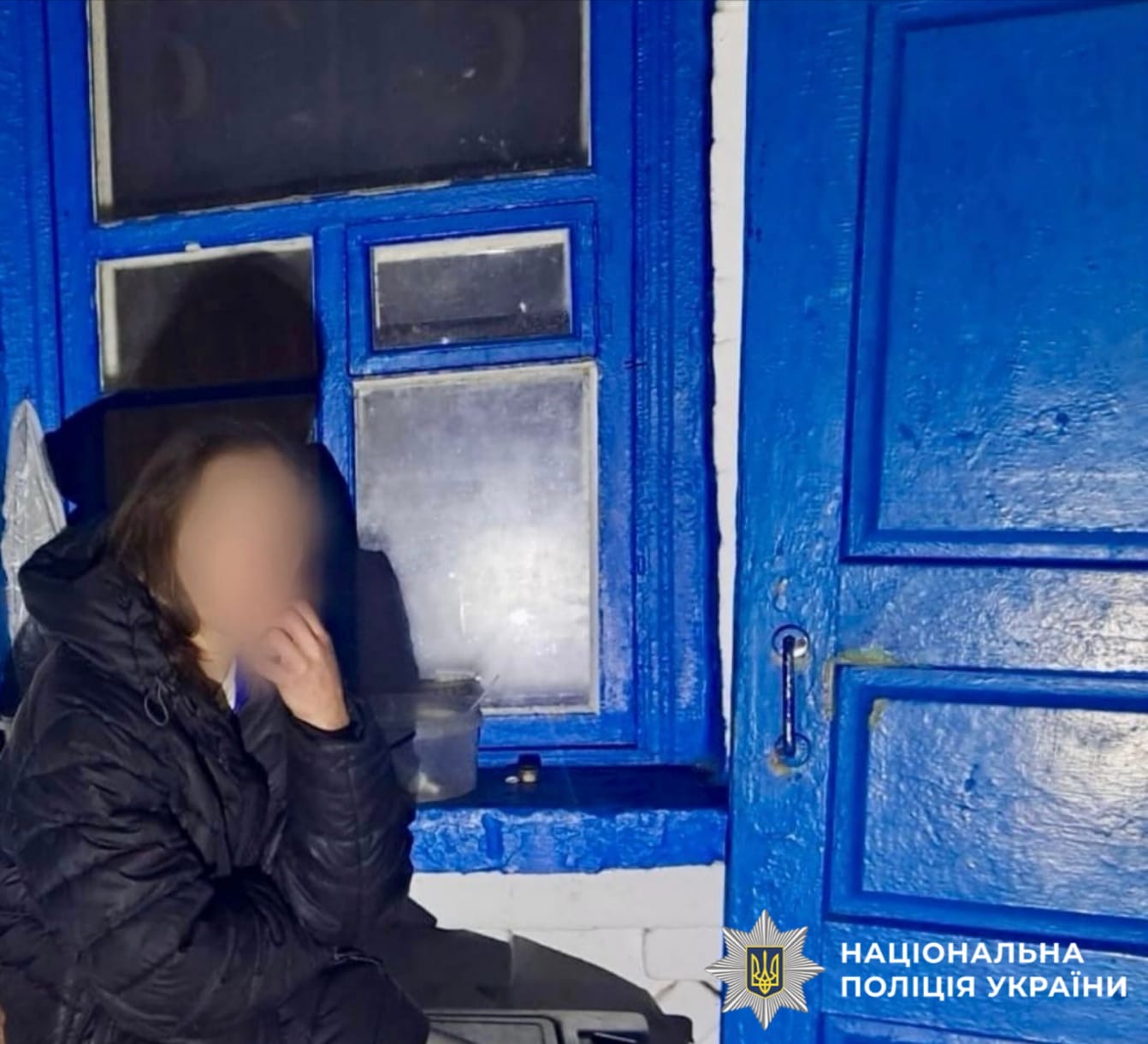 На фото зображена жінка, яка вчинила правопорушення