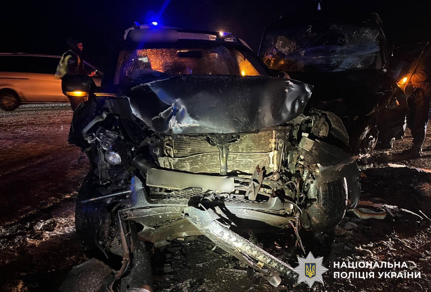 На фотографії зображено місце ДТП та автомобілі, які є учасниками аварії.