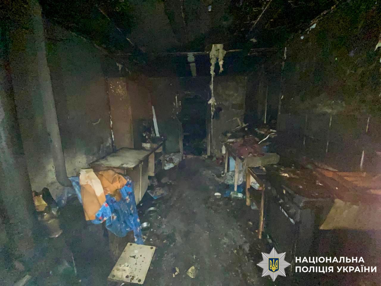 На фото зображено місце пожежі