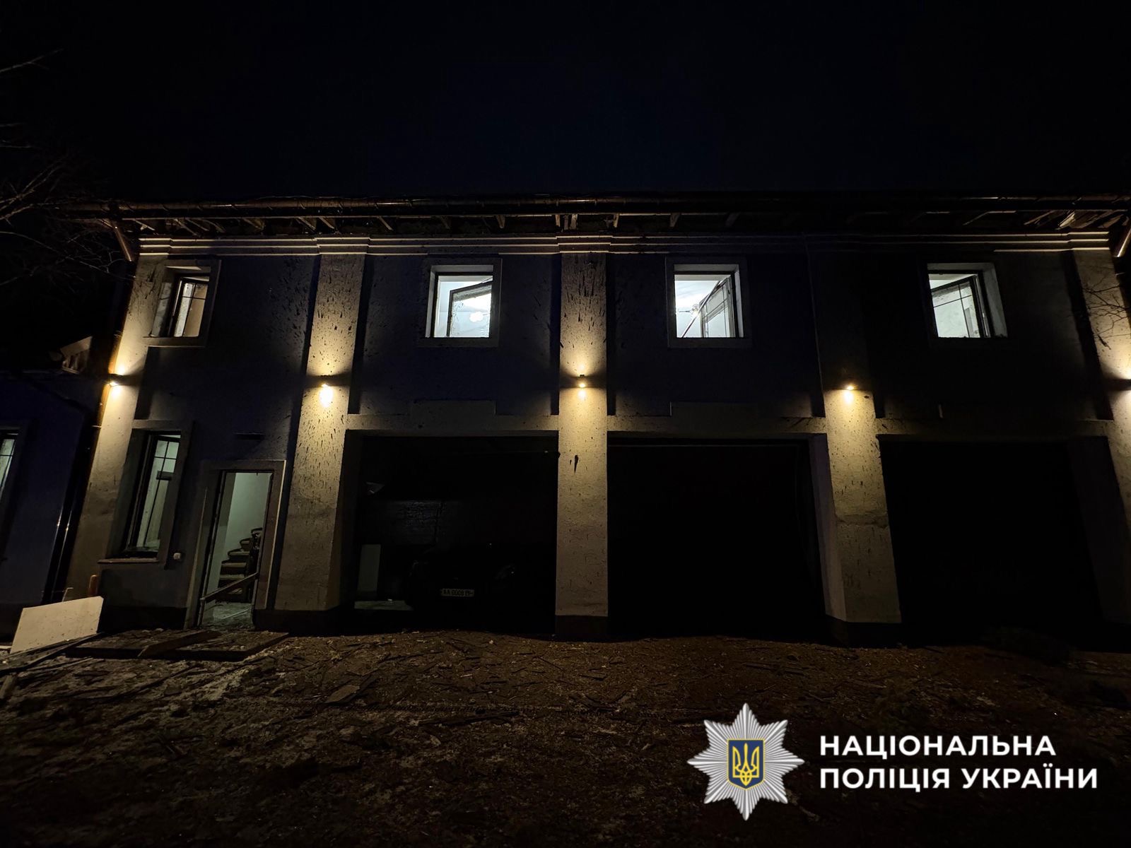 На фото зображено наслідки ворожої атаки.