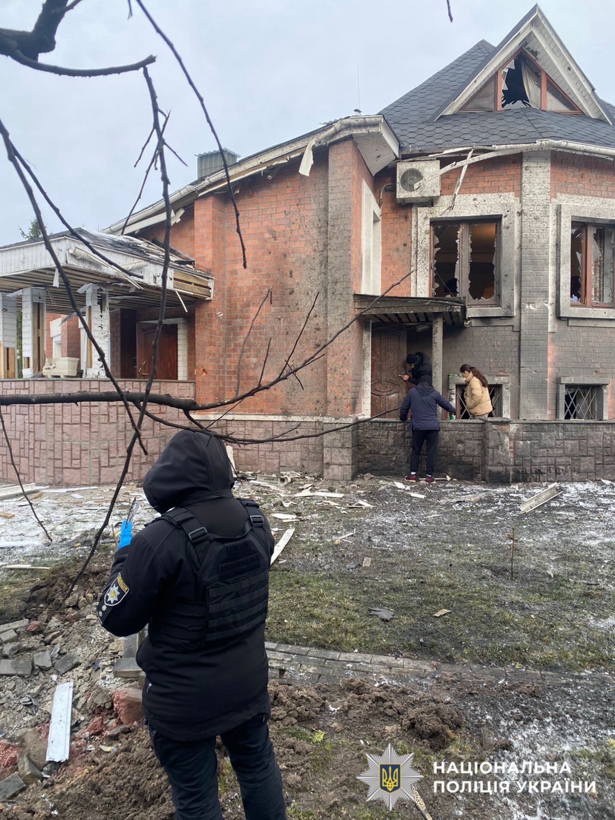 На фото зображено наслідки ворожої атаки.
