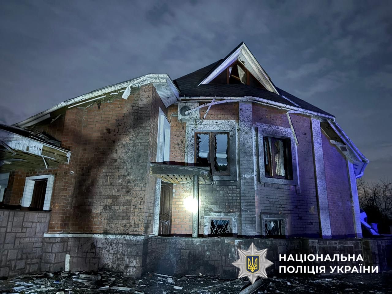 На фото зображено наслідки ворожої атаки.