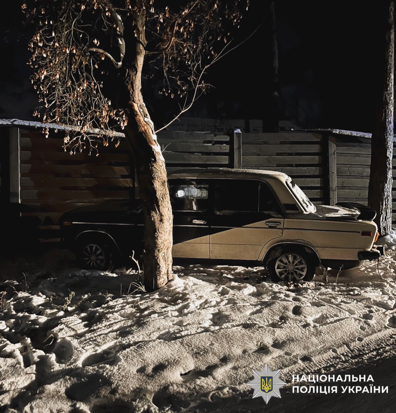 на фото зображено автомобіль