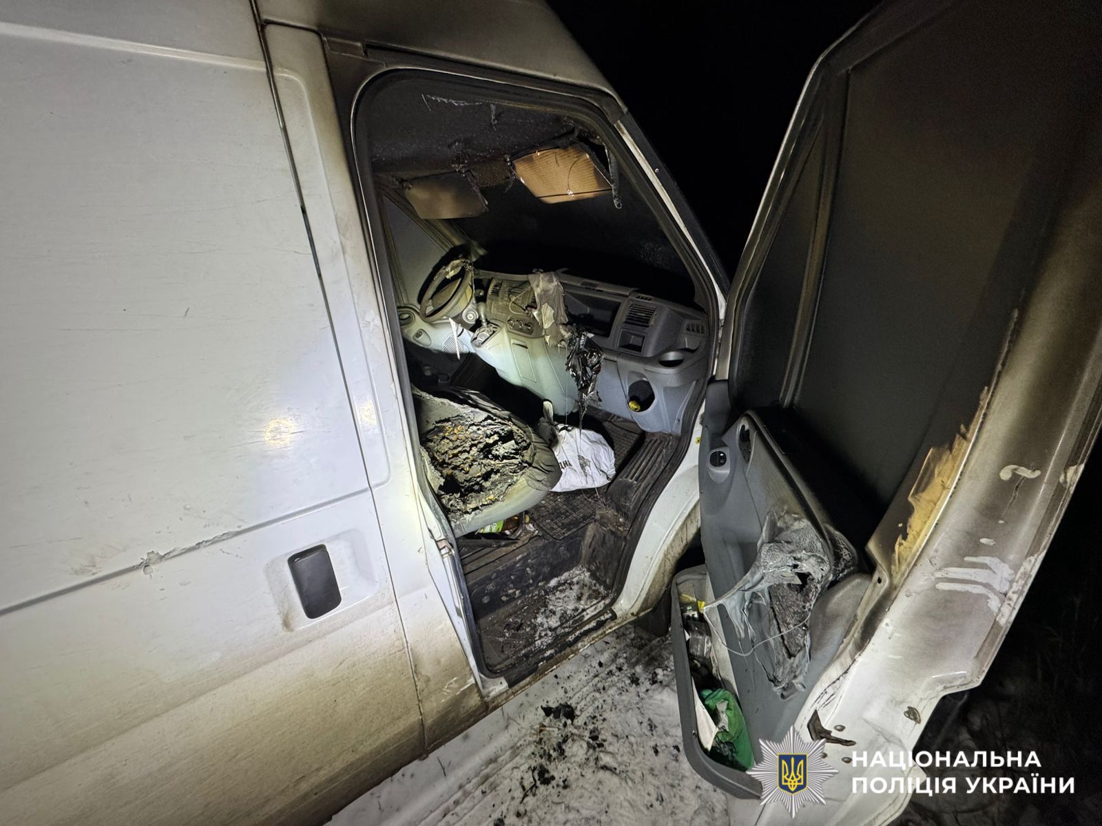 На фотографії зображено автомобіль, який підпалив фігурант.