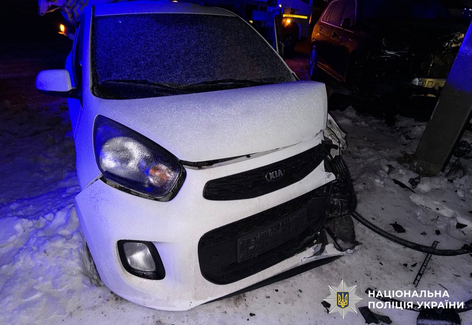 На фото зображено наслідки ДТП.