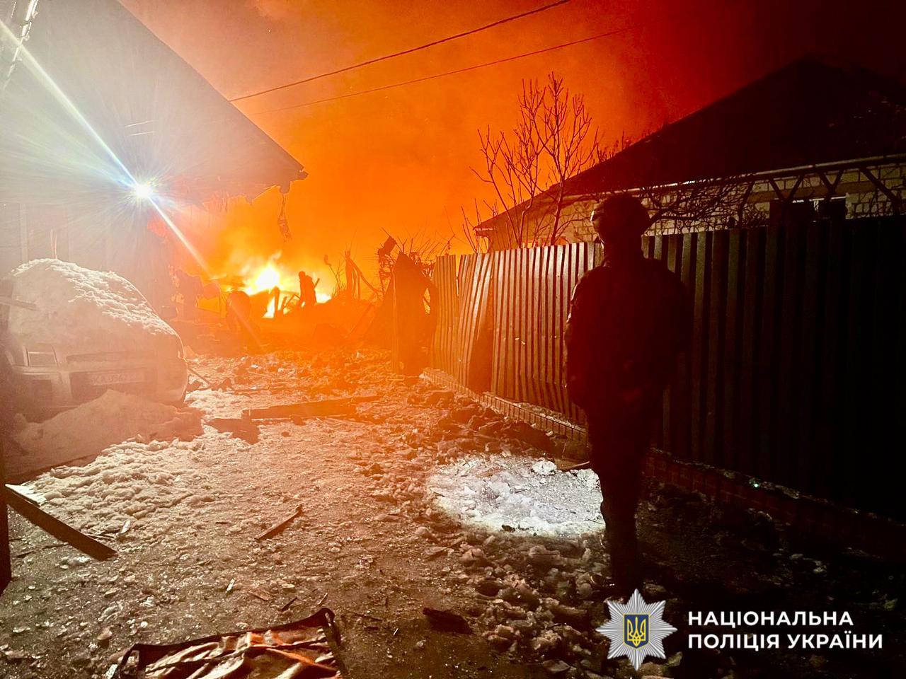 На фото зображено наслідки ворожої атаки.