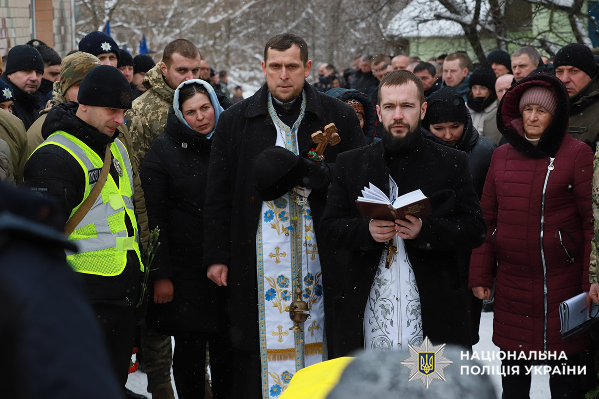 Священники проводять богослужіння