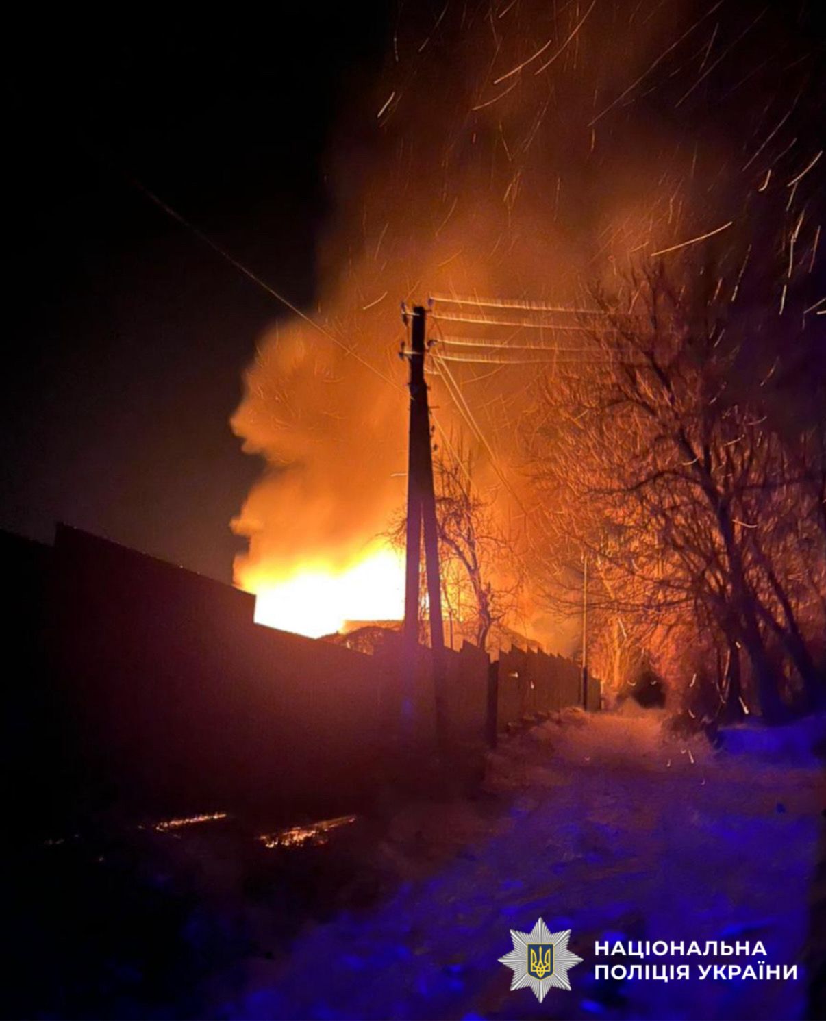 На фото зображено місце пожежі