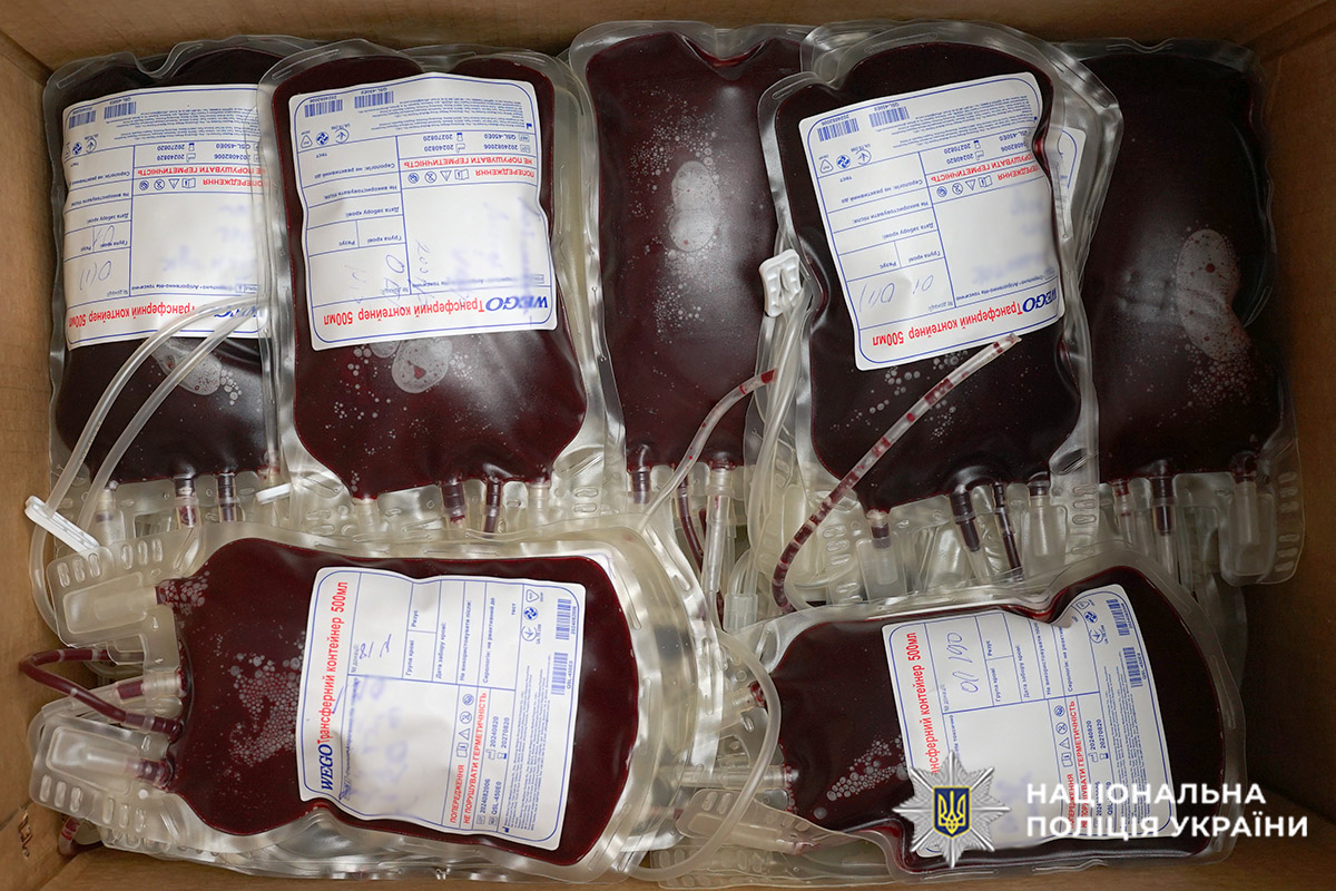 У Хмельницькому поліцейські та нацгвардійці здали 28 літрів крові для поранених захисників