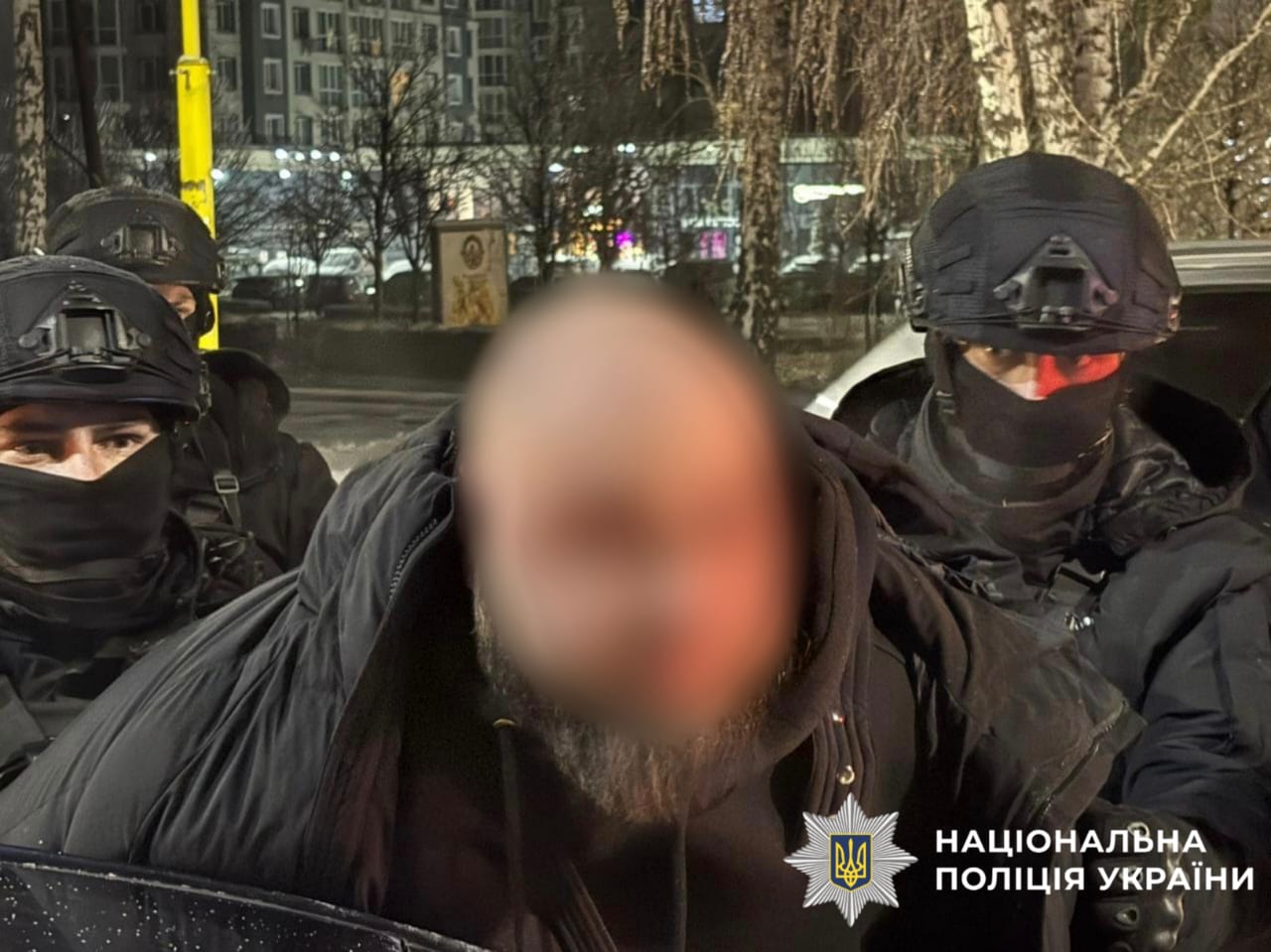 На фотографії зображено зловмисника