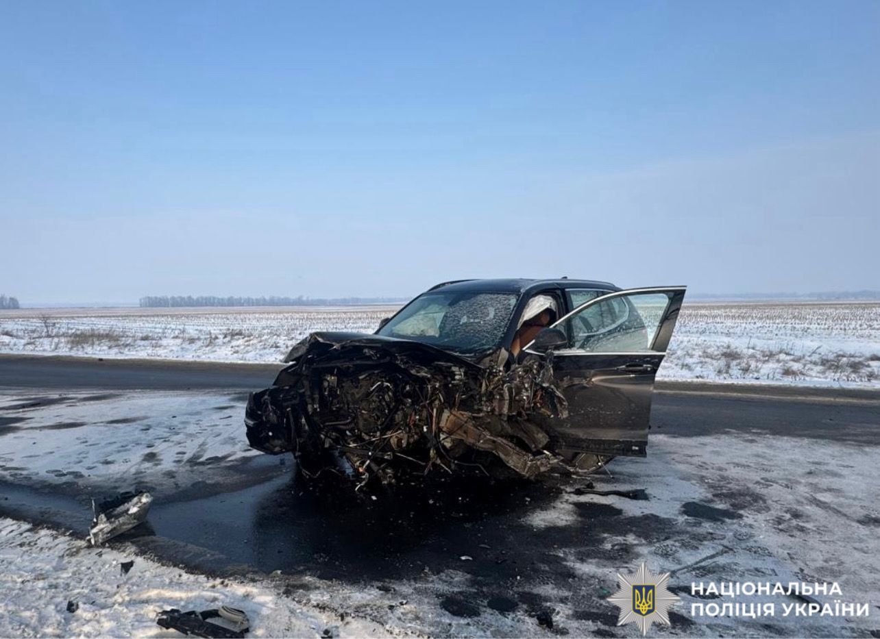 На фотографії зображено автомобіль, який є учасником ДТП.