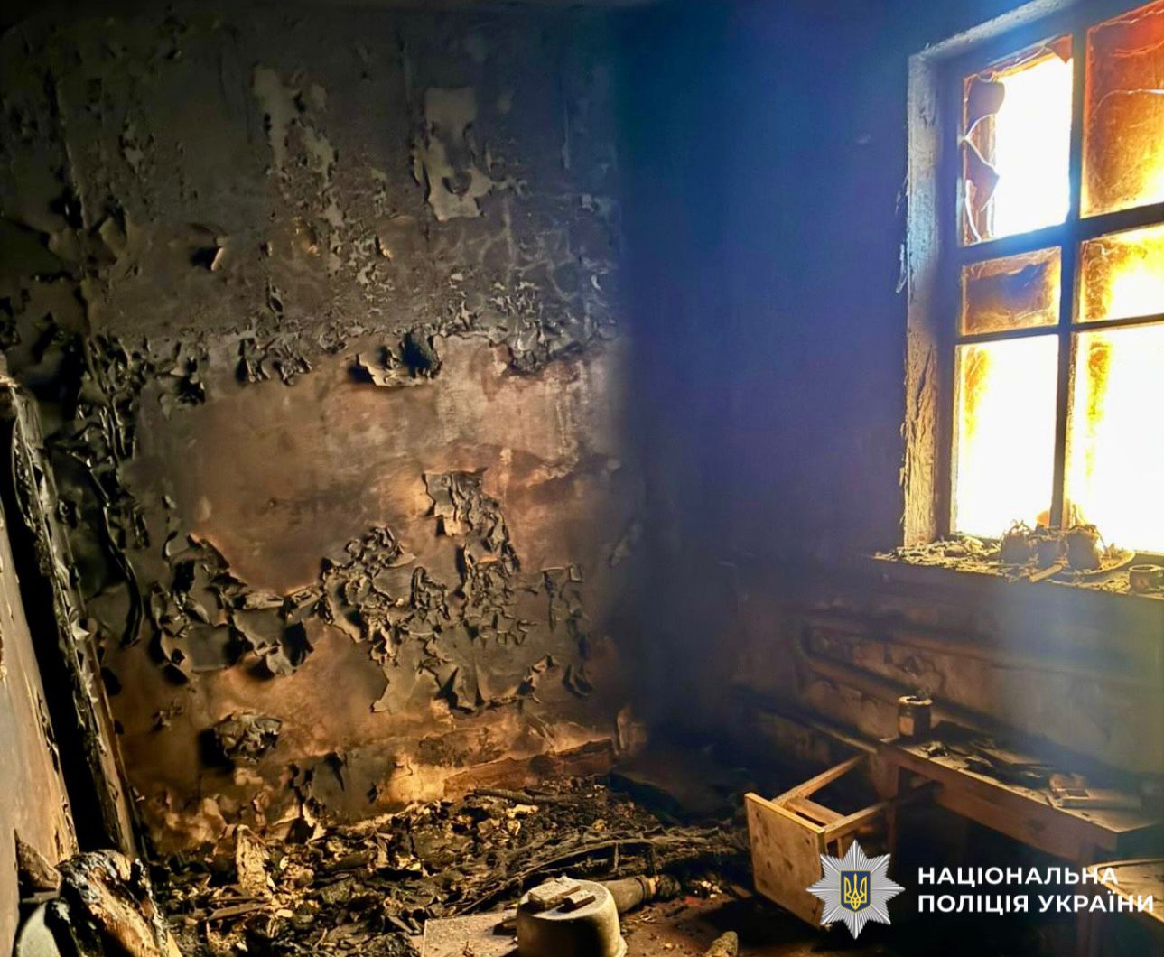 На фотографії зображено місце події, де відбулась пожежа.