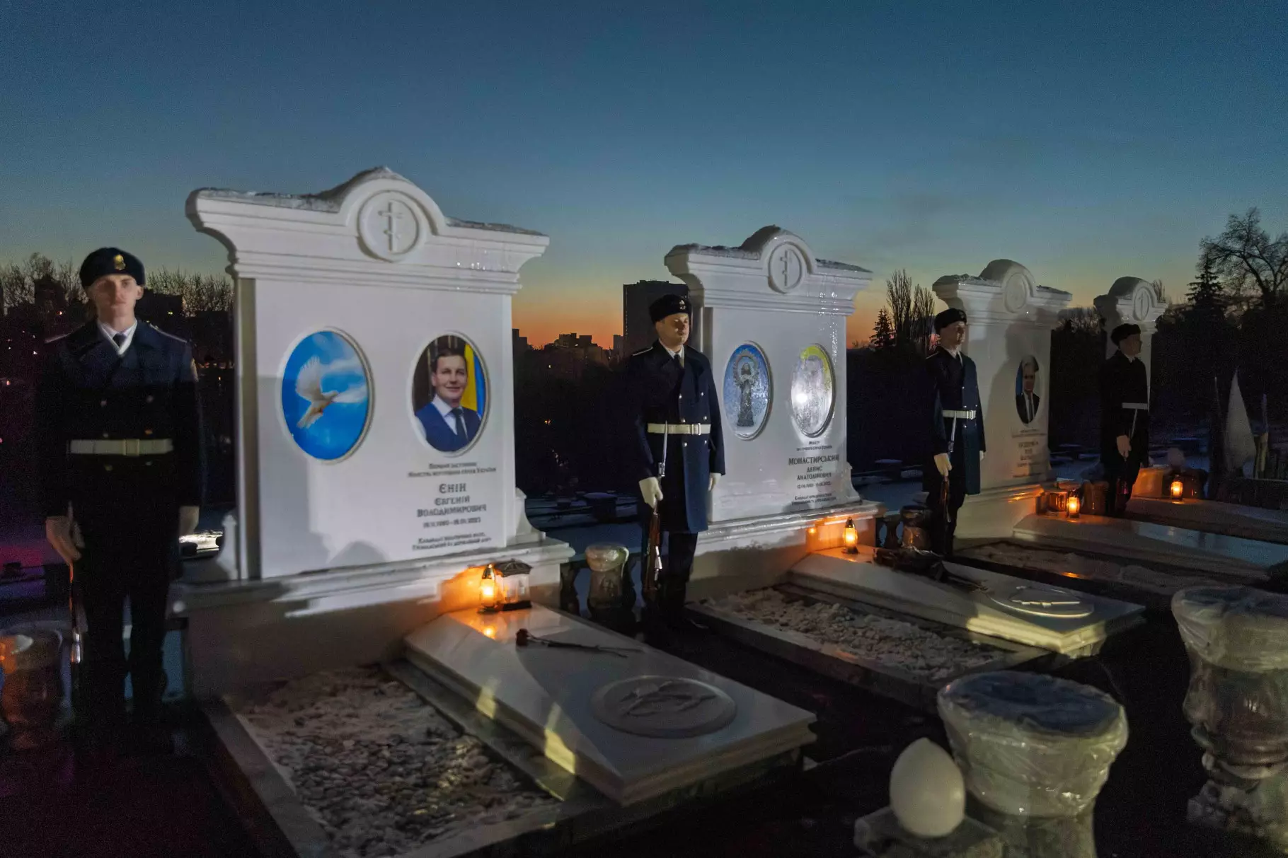 Треті роковини трагедії в Броварах: керівництво МВС вшанувало пам’ять загиблих