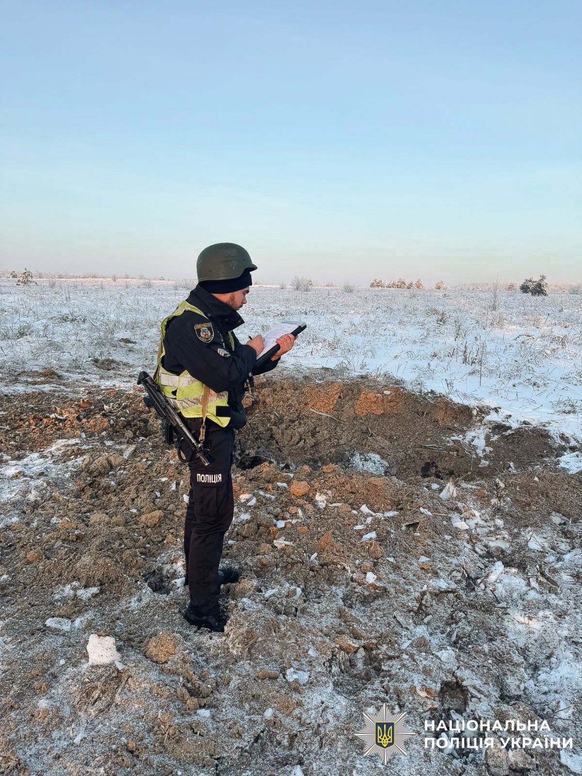 на фото зображено поліцейського