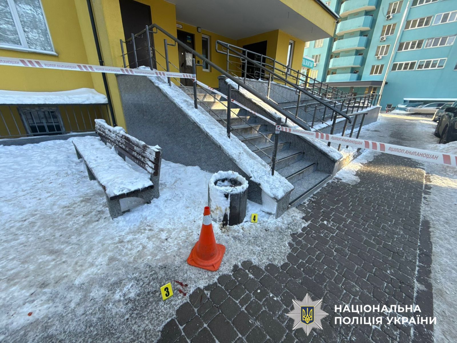 На фотографії зображено місце події, де відбувся замах на вбивство.