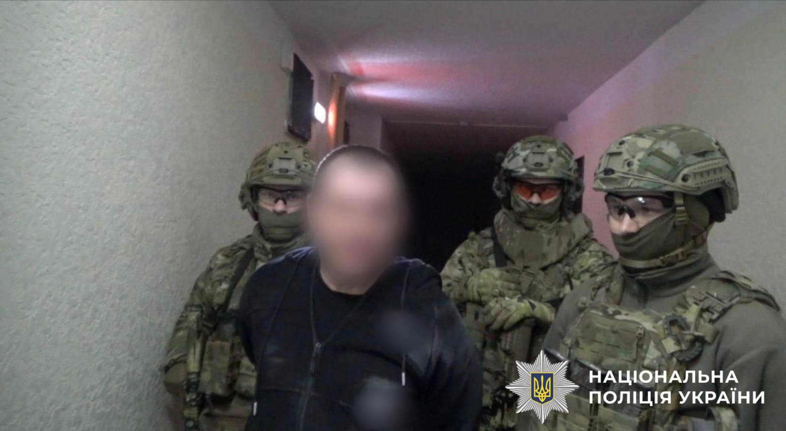 На фотографії зображено затриманого зловмисника.