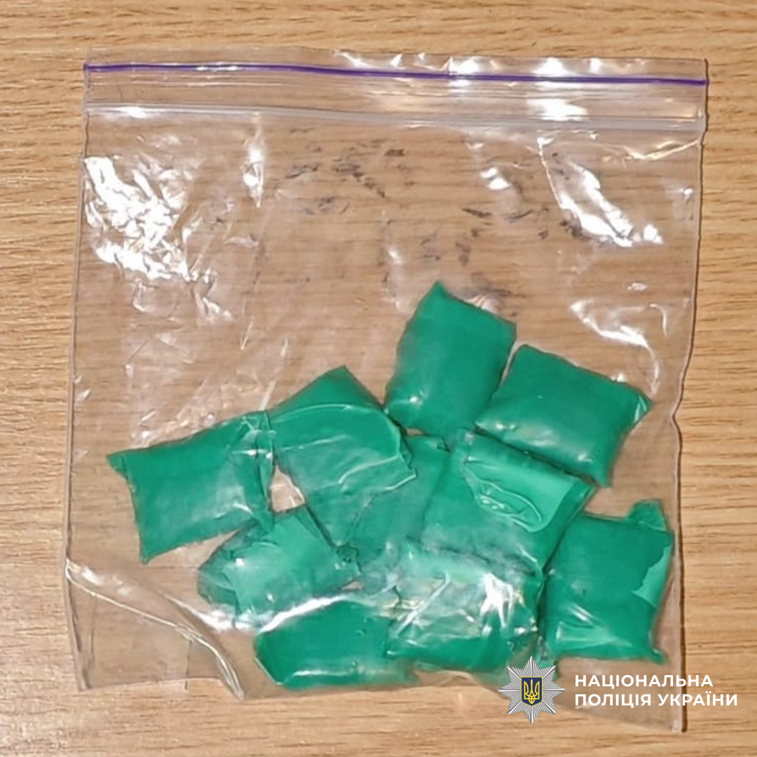 Поліцейські затримали чоловіка, який збував наркотики у Чугуєві