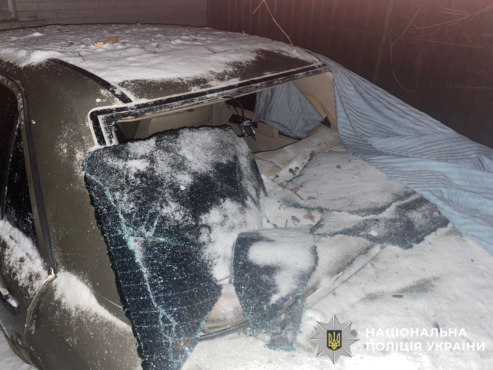 На фото пошкоджений автомобіль.