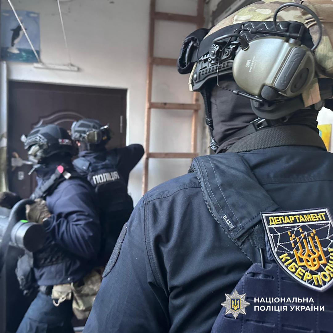 Поліція завершила розслідування щодо шахрайської групи, яка ошукала громадян на 80 тисяч гривень