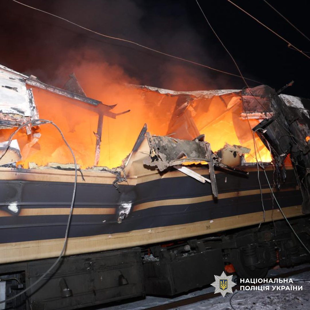 Ворожі безпілотники атакували пасажирський потяг на Харківщині