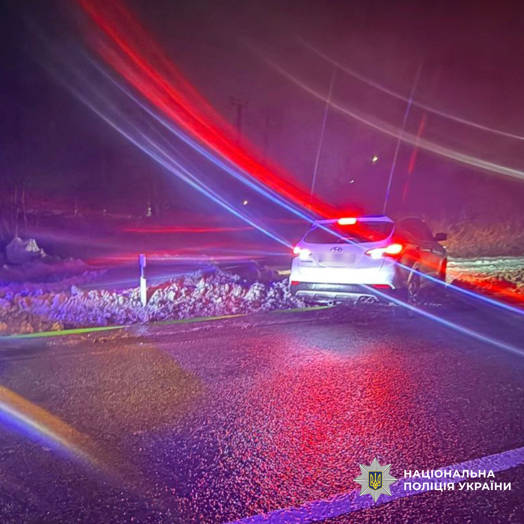 Поліцейські міста Златопіль надали допомогу водіям під час ускладнення погодних умов