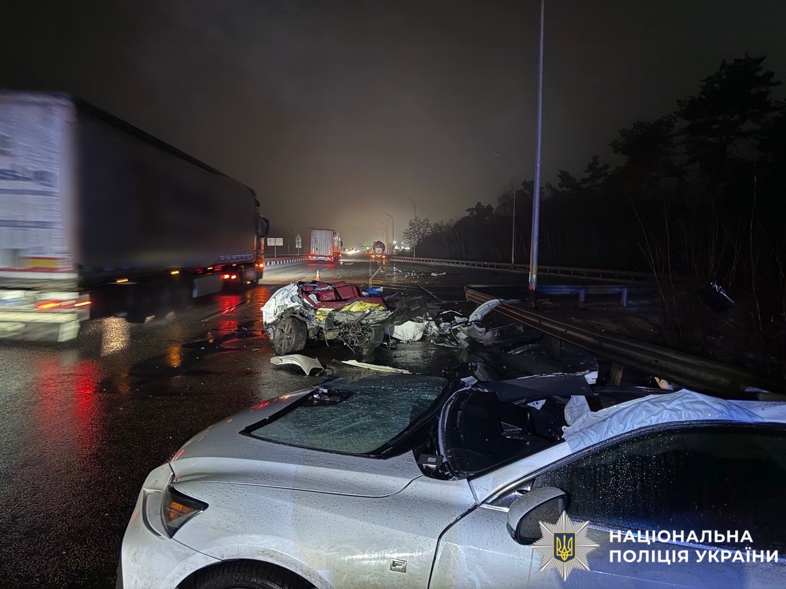 На фото зображено наслідки ДТП.