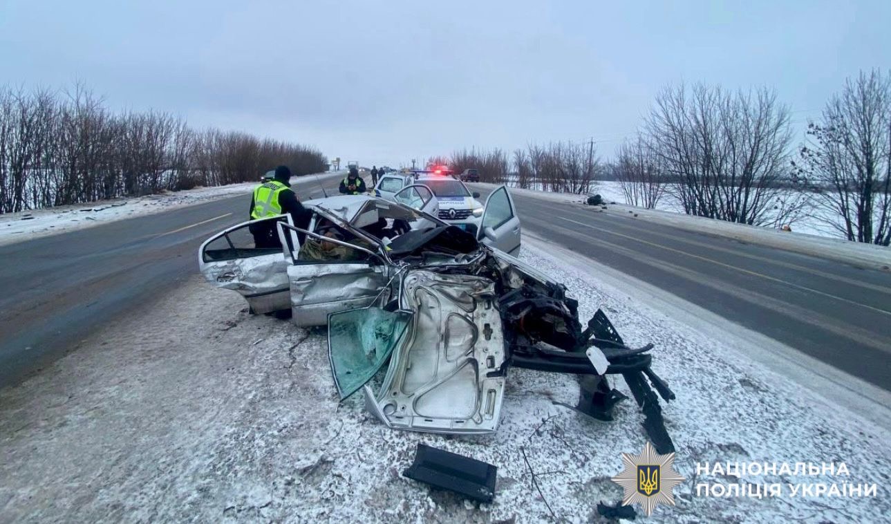 На фото зображено наслідки ДТП.